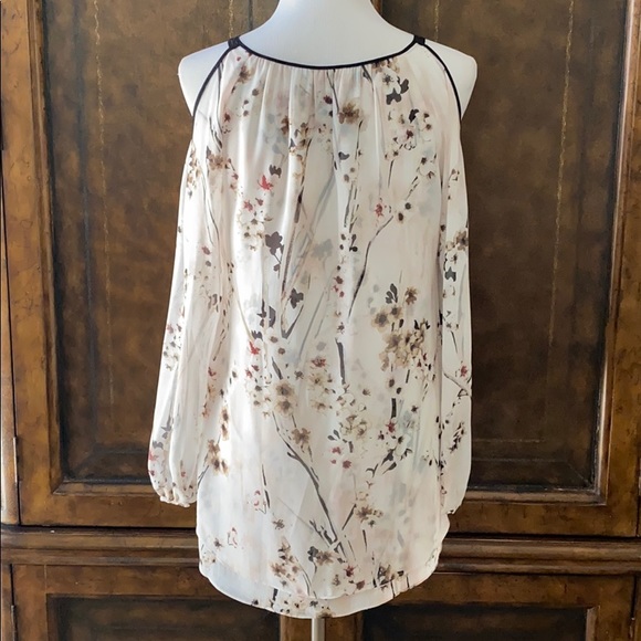 WHBM Cold Shoulder Top - Picture 4 of 10